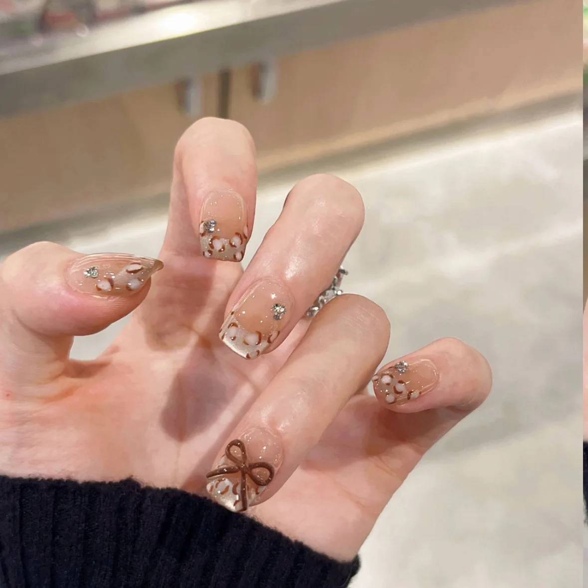 

10 шт. коротких квадратных накладных ногтей ручной работы с французским бантом, леопардовым принтом и эффектом кошачьего глаза, сексуальные модные накладные ногти для повседневного использования