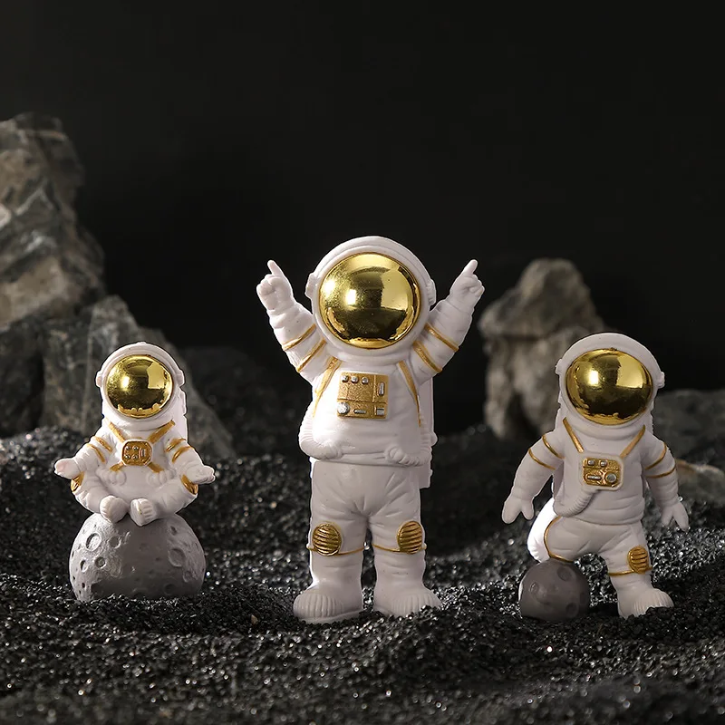 4pcs/set  Astronaut Figurine Ornaments Astronaut Decoration For Desktop Spaceman Sculpture Toy Car Office Room Decoration