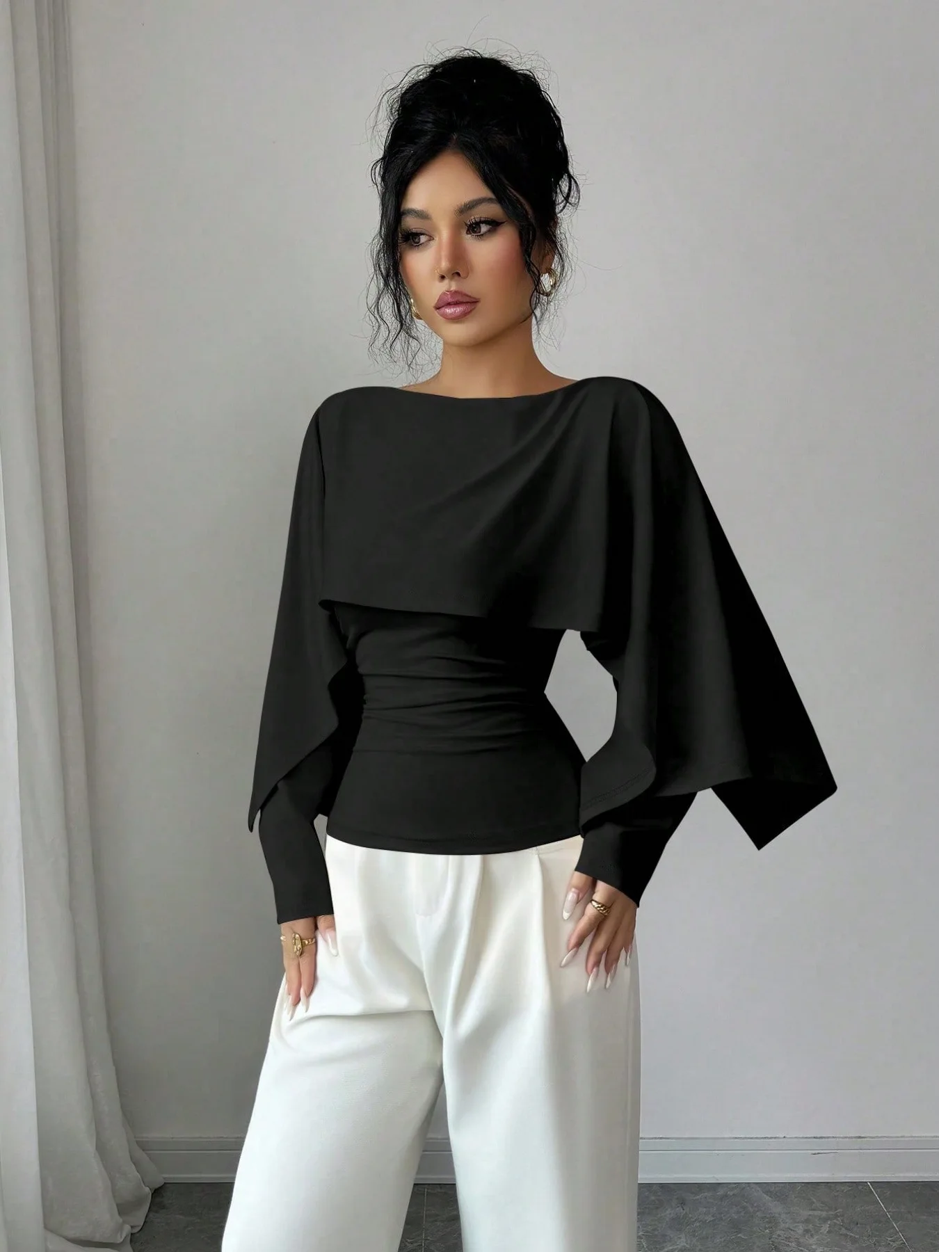 Elegante, schlanke, einfarbige Cape-Bluse für Damen, langärmelig, zweiteilig aussehend, figurbetont, schick, für Büro, Abend, Party, Dating, Alltag. – Detail 7