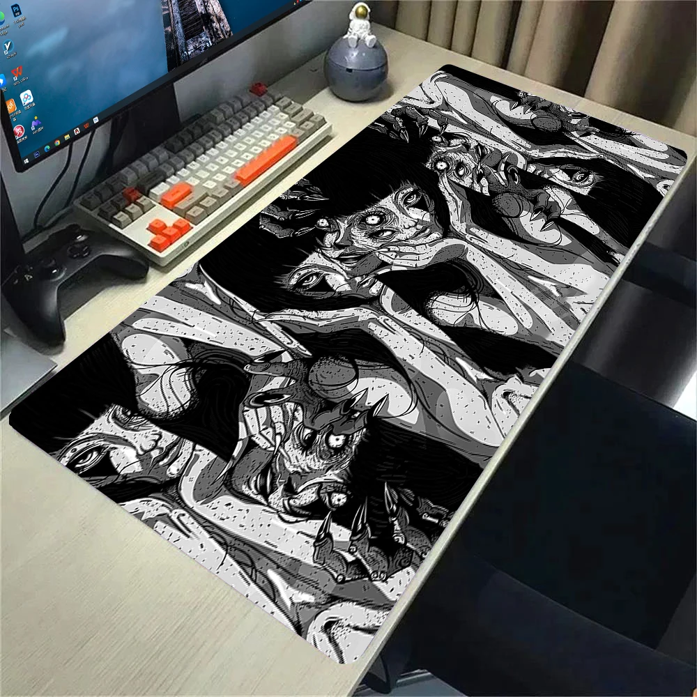 Schwarz-weißes Mauspad, niedliches HD Branco Schreibtischunterlage, erweiterte Gaming-Tastaturmatten, großes XXL-Gamer-Collage-Horror-Anime-Mauspad