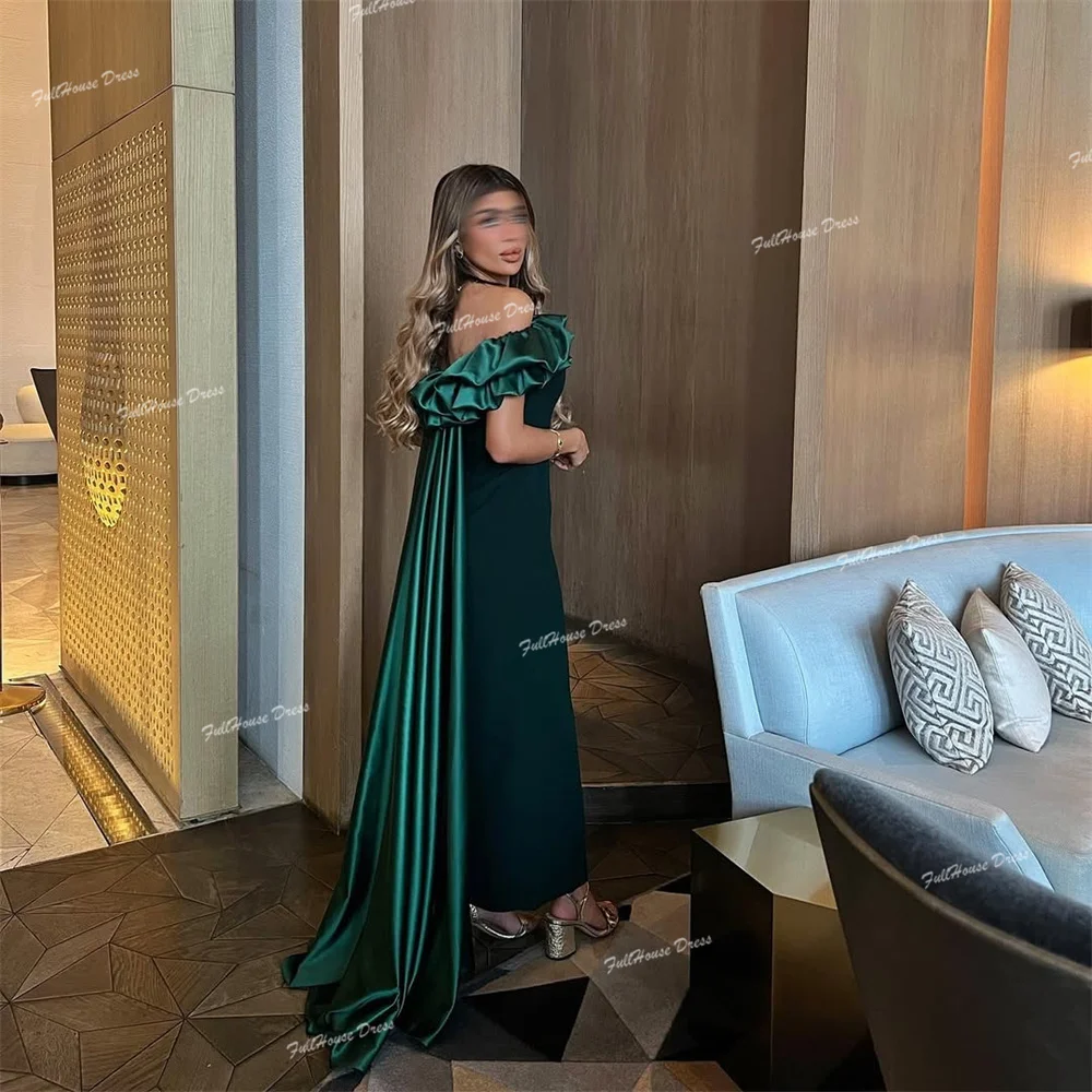 فستان سهرة كلاسيكي بياقة قارب وكشكشة بدون ظهر بطول الأرض مع محكمة قابلة للفصل