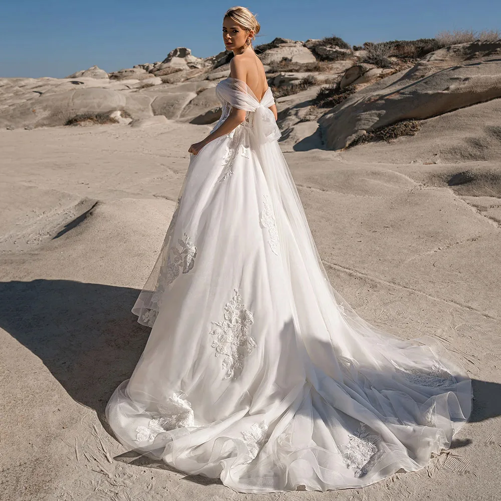 Fata al largo della spalla abito da sposa Sweetheart Lace Appliques Court Train abito da sposa pieghe senza schienale Beach Vestidos De Novia