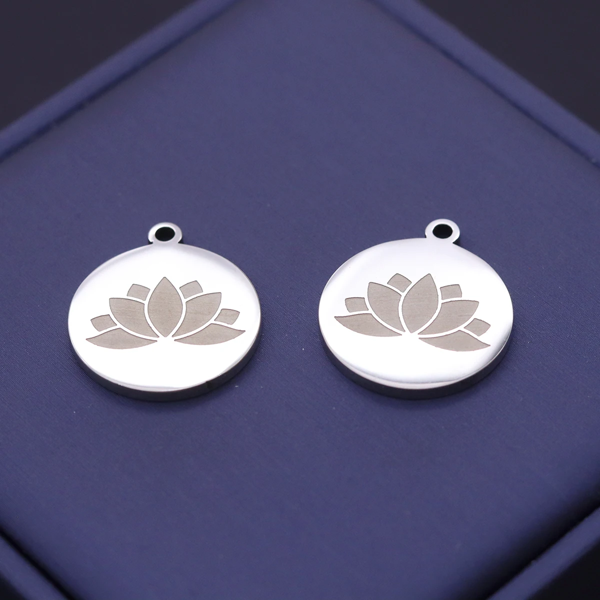 2pcs Stainless Steel Lotus Flower Charm Yoga Spiritual Round Pendant DIY Necklace Handmade Jewelry Making Craft Accessory