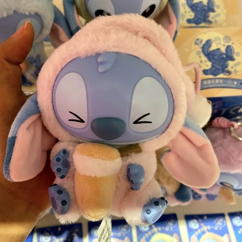 ในสต็อก Disney Stitch Eat Some Thing Before Sleep Series ไวนิลกล่องตาบอดกระเป๋าจี้ตุ๊กตาน่ารัก Mystery Box ของเล่นผู้ใหญ่ของขวัญ