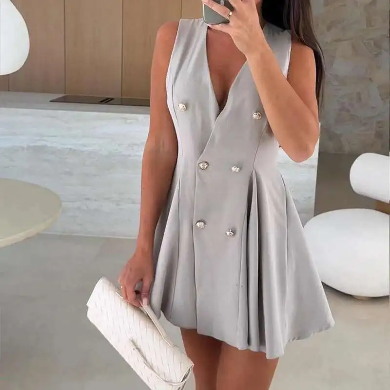 فستان مثير بدون أكمام نحيف على شكل حرف a 2025 صيفي عالي الخصر مطوي سيدة صغيرة موضة رقبة على شكل V مزدوجة الصدر للتنقل