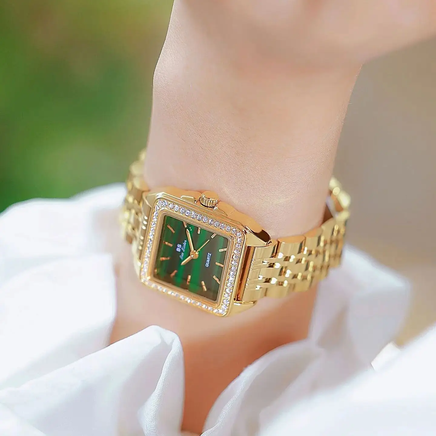 Donne d'affari di lusso leggere per orologi Orologio da polso da donna con cinturino in acciaio inossidabile dorato di fascia alta Orologio da polso da donna con quadrante quadrato con diamanti