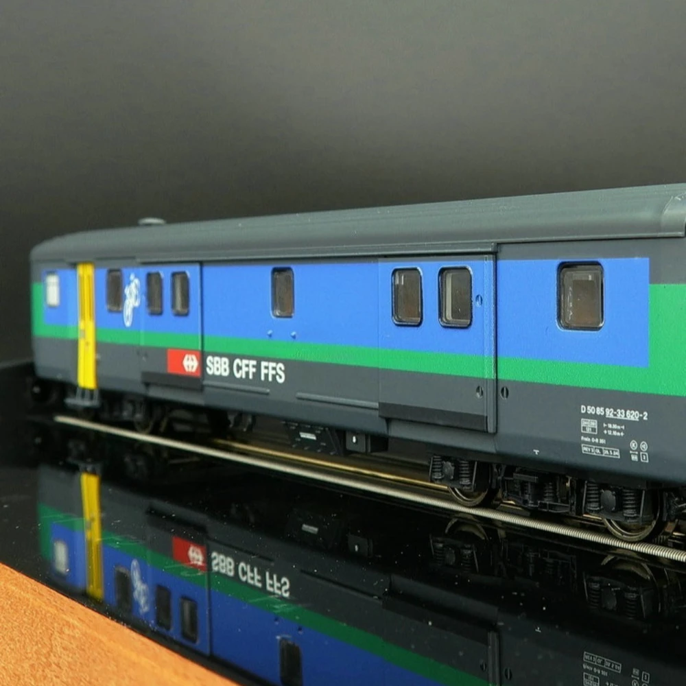 ROCO HO 1/87 Kereta Mainan 74568 Gerbong Bagasi Swiss SBB Generasi ke-6 Versi DC Cat Burung Beo untuk Kolektor Hadiah Mainan Anak Laki-laki