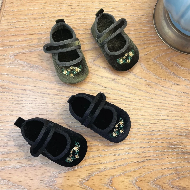 حذاء طفل مطرز بالزهور 2025 خريف جديد الطبعة الكورية طفل لطيف حذاء واحد فتاة المشي حذاء فتاة موضة الرقص HomeShoes