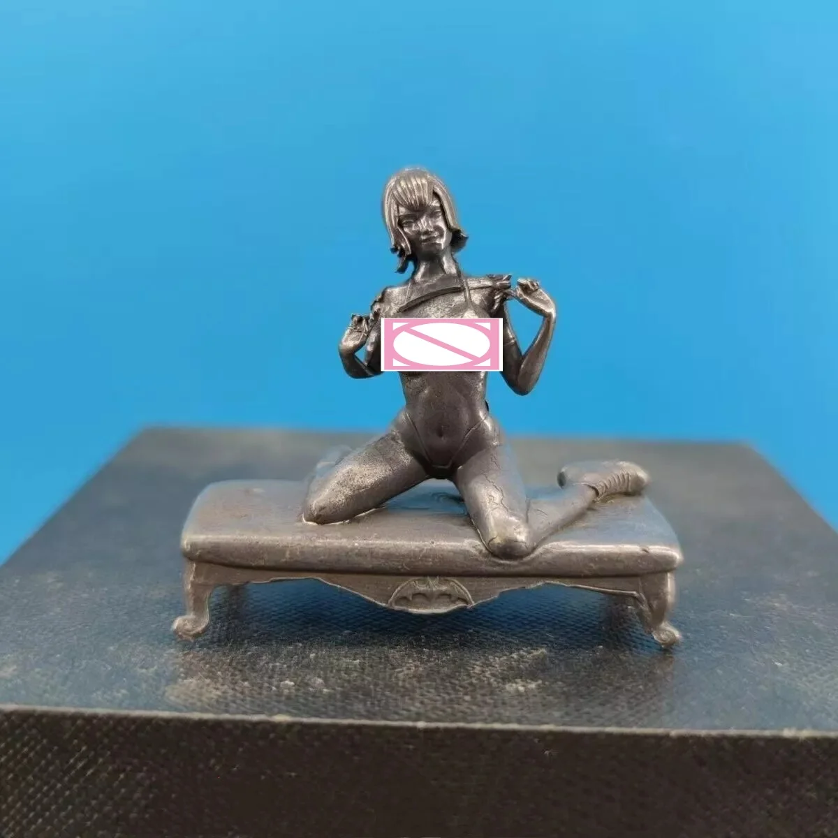 

Black Brass Figurine, Sexy Beauty Kneeling, Pulling Clothes, Ornament