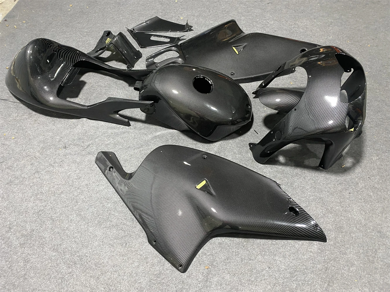 Motorcycle fairing fits Apulia RS125 00 01 02 03 04 05 RS125 2000 2001 2002 2003 2004 2005 Fairing  motorcycle Carbon fiber pain