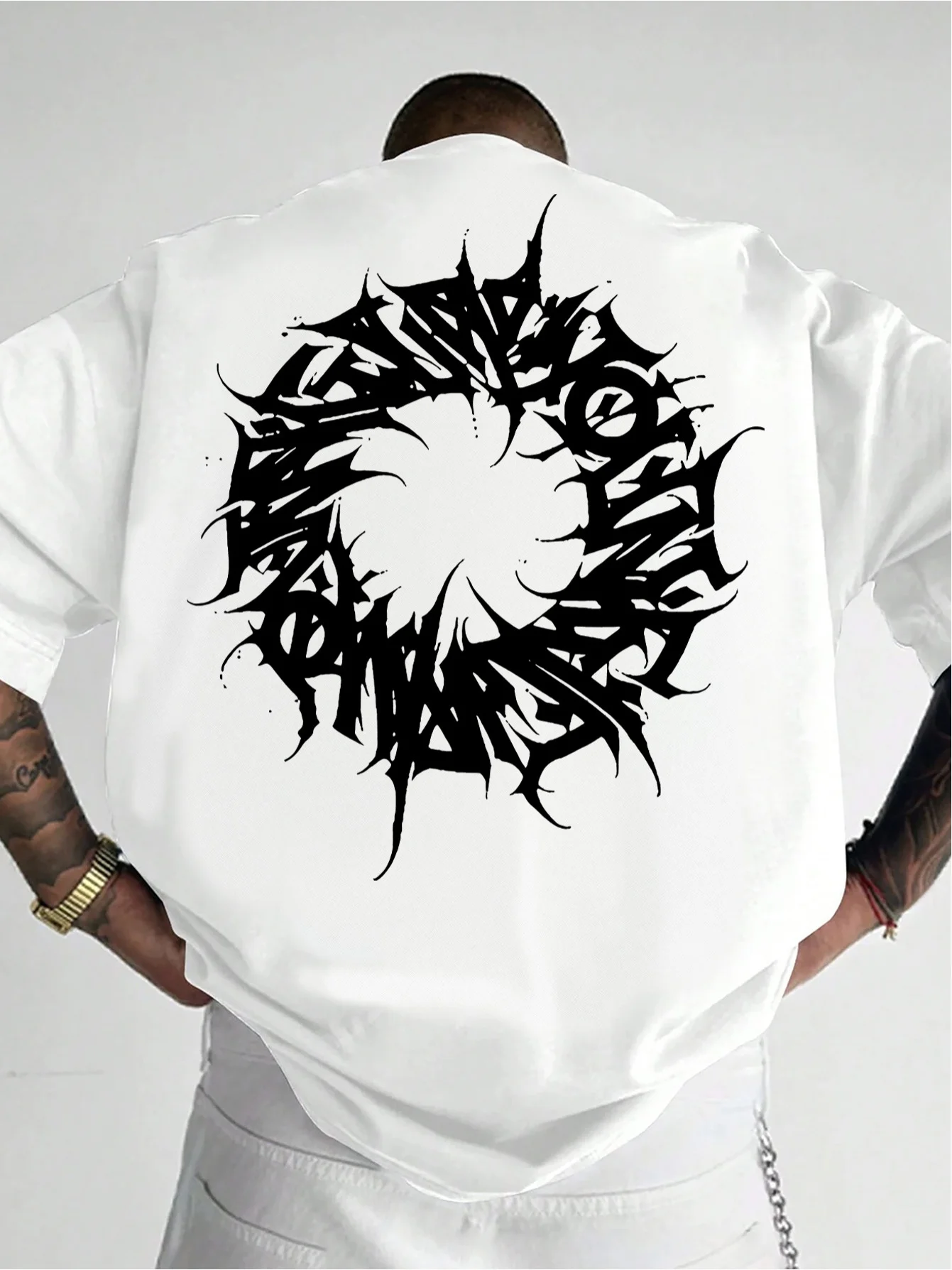 Black Metal Edge Circular Spine and Letter Symbol Printed T-shirt, Soft and Breathable Summer Casual Personalized Top