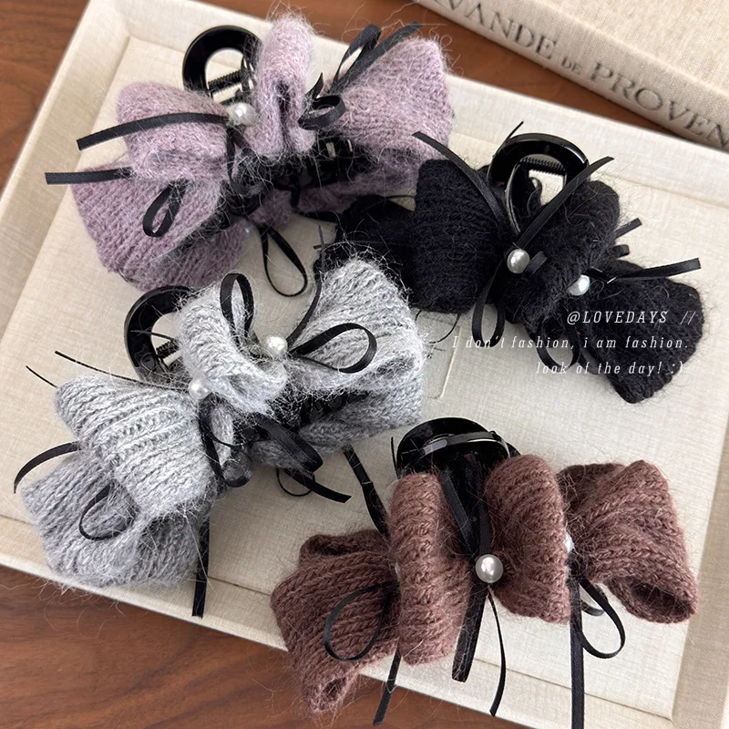 

Hair Claw Knitted Yarn Rabbit Fur Bow Pearl Ribbon Back Head Clip Korean Winter Cozy Elegant Vintage Updo Holder for Women