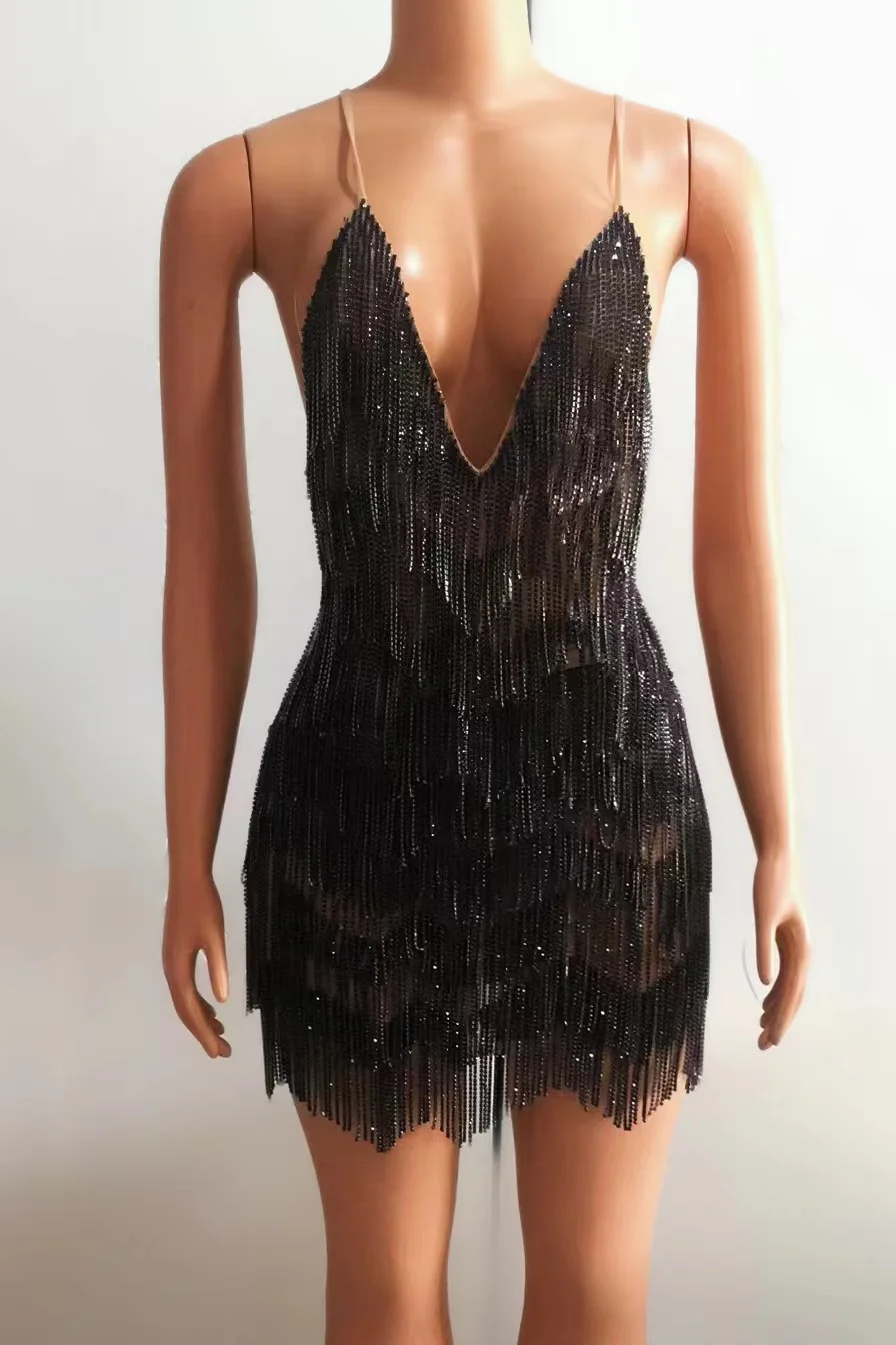 سترة طويلة صغيرة مثيرة للشرابة باللاتينية على شكل حرف V ملابس أداء كبيرة ضيقة بالألماس للمضيف