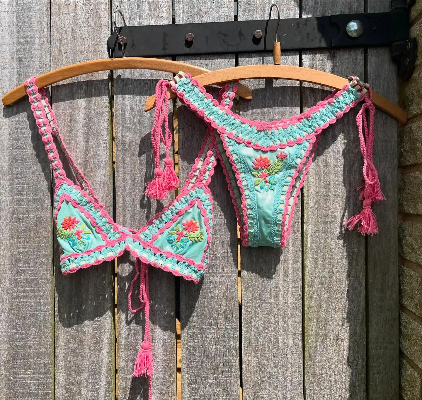 2025 Damen-Badeanzug, elegantes weinrotes Bikini-Set mit einzigartigem geflochtenem Besatz, perfekt für Strandkleidung und Poolpartys, Sommerausflüge