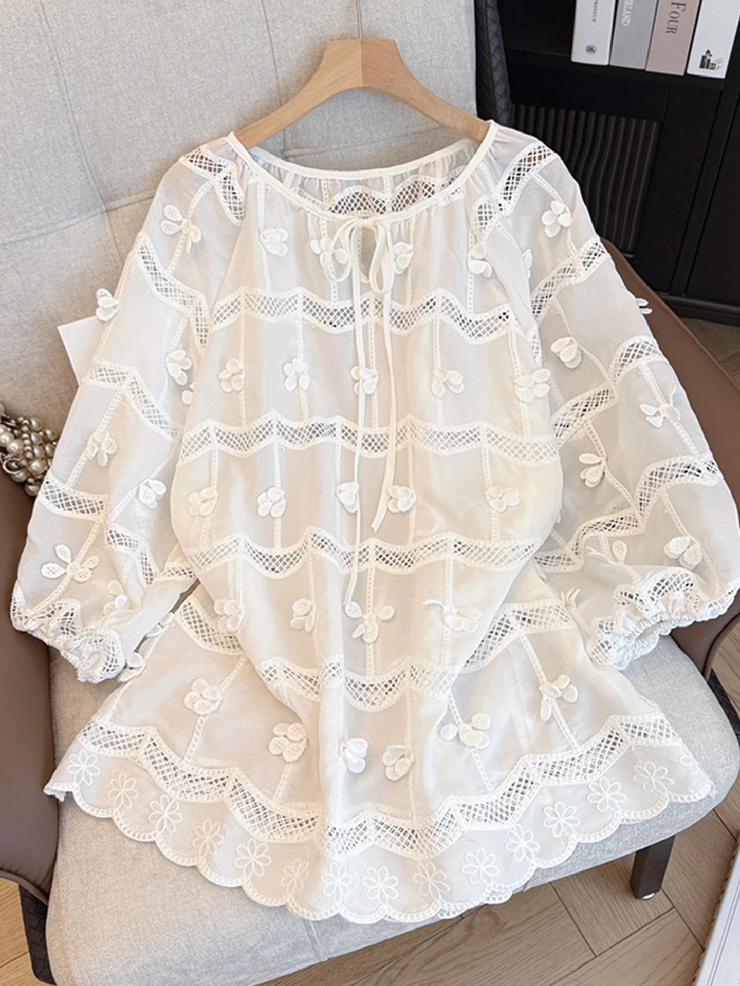 

Ele Hollow out White irt with 5/8 Sves And 3D Flower Decoration for plus Size Women Korean Sle Loose Fit Commute S...