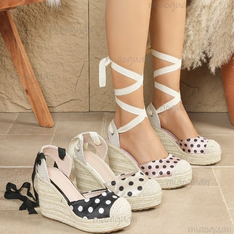 

Новые женские эспадрильи на танкетке с точечным узором, плетеные сандалии на конопляной платформе с лентами на щиколотке, пляжные сандалии для женщин, коллекция Весна-Лето 2026