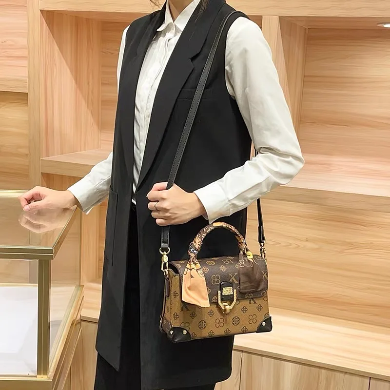 

Light luxury brand women's handbag 2025 autumn and winter new item, high-end designer fashion shoulder crossbody bag box bag