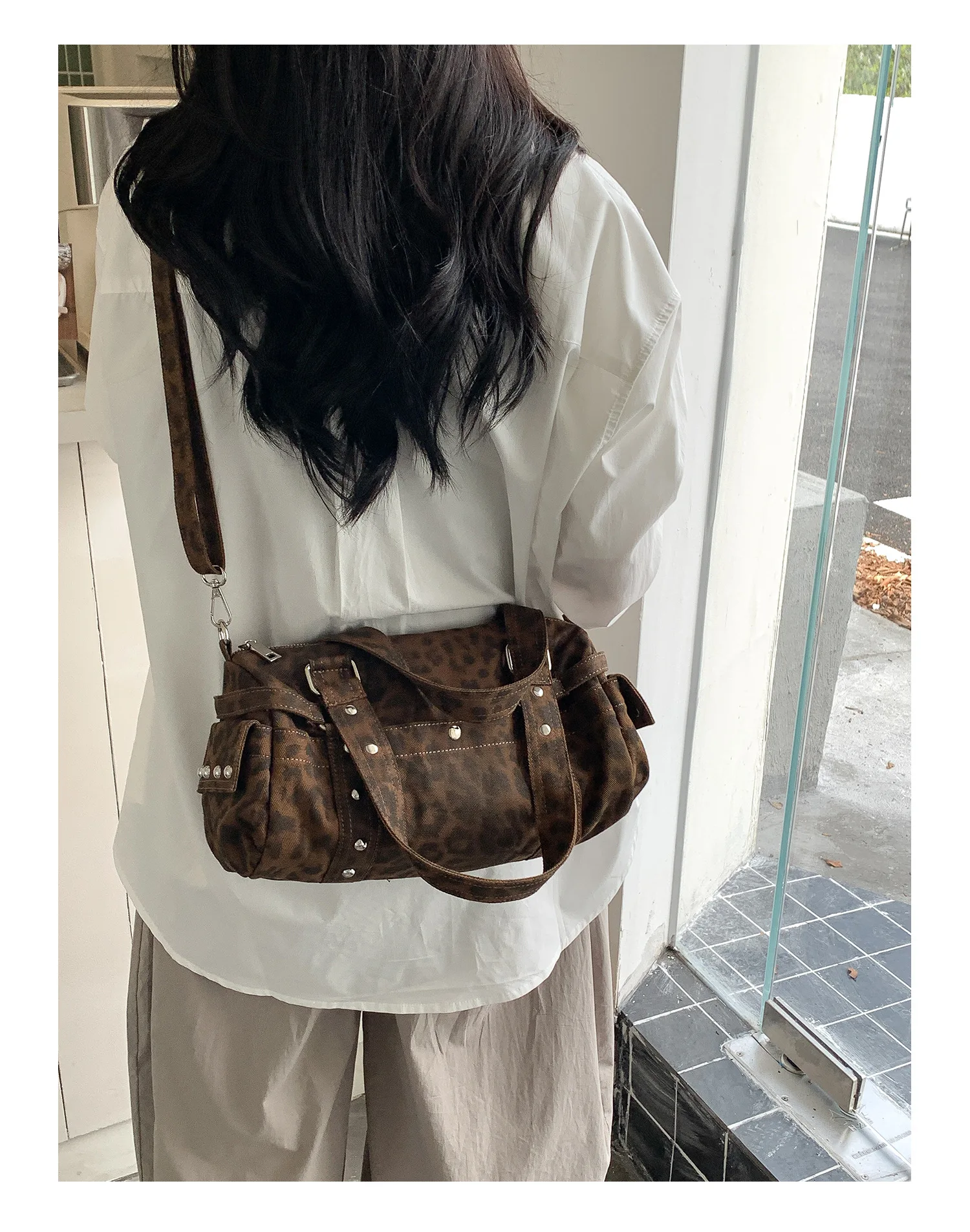 

Модная женская сумка-бочонок Boston с леопардовым принтом и заклепками, повседневная сумка-мессенджер, новинка 2026 года, женская сумка через плечо, тоут