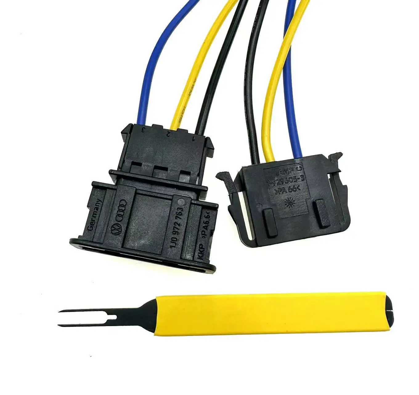 

DJ7033Z-6.3-21Suitable для Skoda 220V автомобильный блок питания подлокотника, 3 отверстия 1J0972763/1J0972753