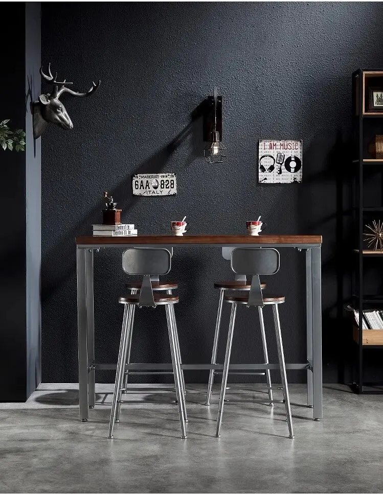 Stół barowy z litego drewna z wysokimi nogami w stylu industrialnym, minimalistyczny, nowoczesny, oparty na ścianie, długi stół barowy i krzesło