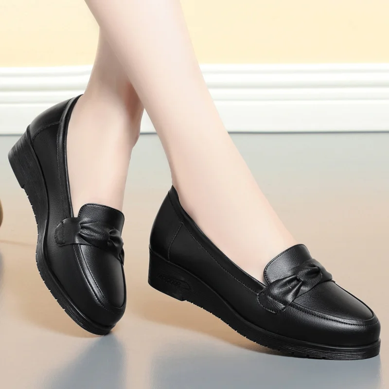 Spring Autumn British Style Retro Platform Black Mother Leather Shoes Women Soft Sole Classic Non-slip Flats Loafers