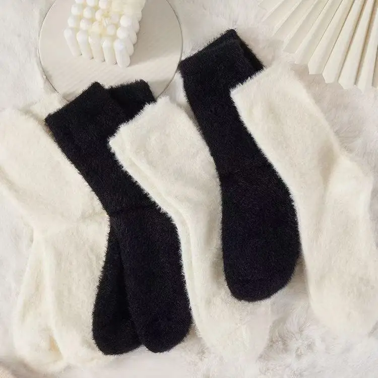 

5 Pairs Autumn Winter Black White Simple Plush Sock Thick Women Mink Fleece mid-calf Warm Versatile Home Sports Ankle Crew 2W262