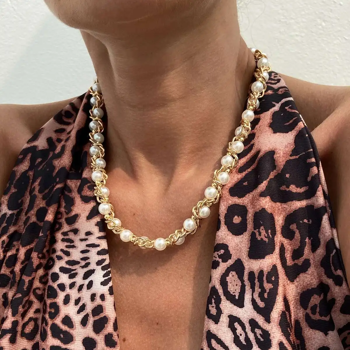 

Salircon Punk Twisted Imitation Pearl Metal Chain Necklace for Women 2025 New Trendy Banquet Bead Choker Neck Grunge Jewelry