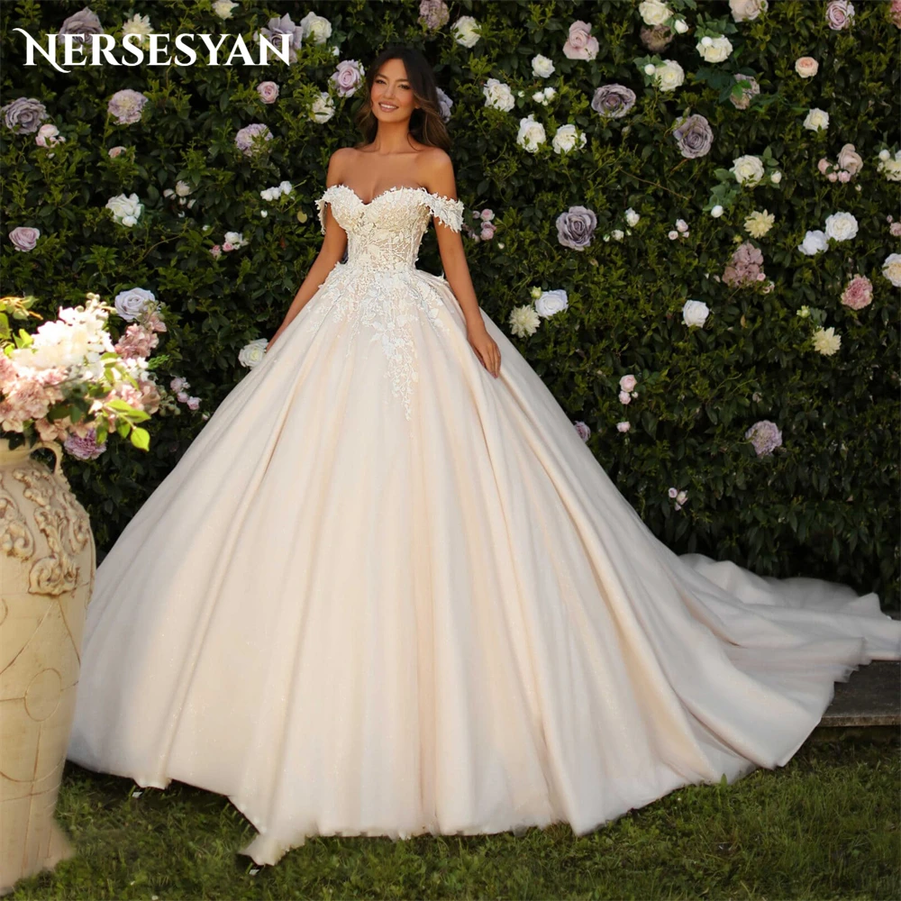 

Nersesyan Vintage Wedding Dresses Off Shoulder A-Line Appliques Backless Bridal Gowns Princess 3D Flowers Bride Dress Customized