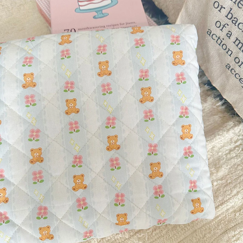 

140x90 см полосатый зажим с принтом медведя, хлопковая стеганая ткань для теплых курток, сумок, пальто, постельное белье, подушки, ручная работа, ткани для шитья своими руками