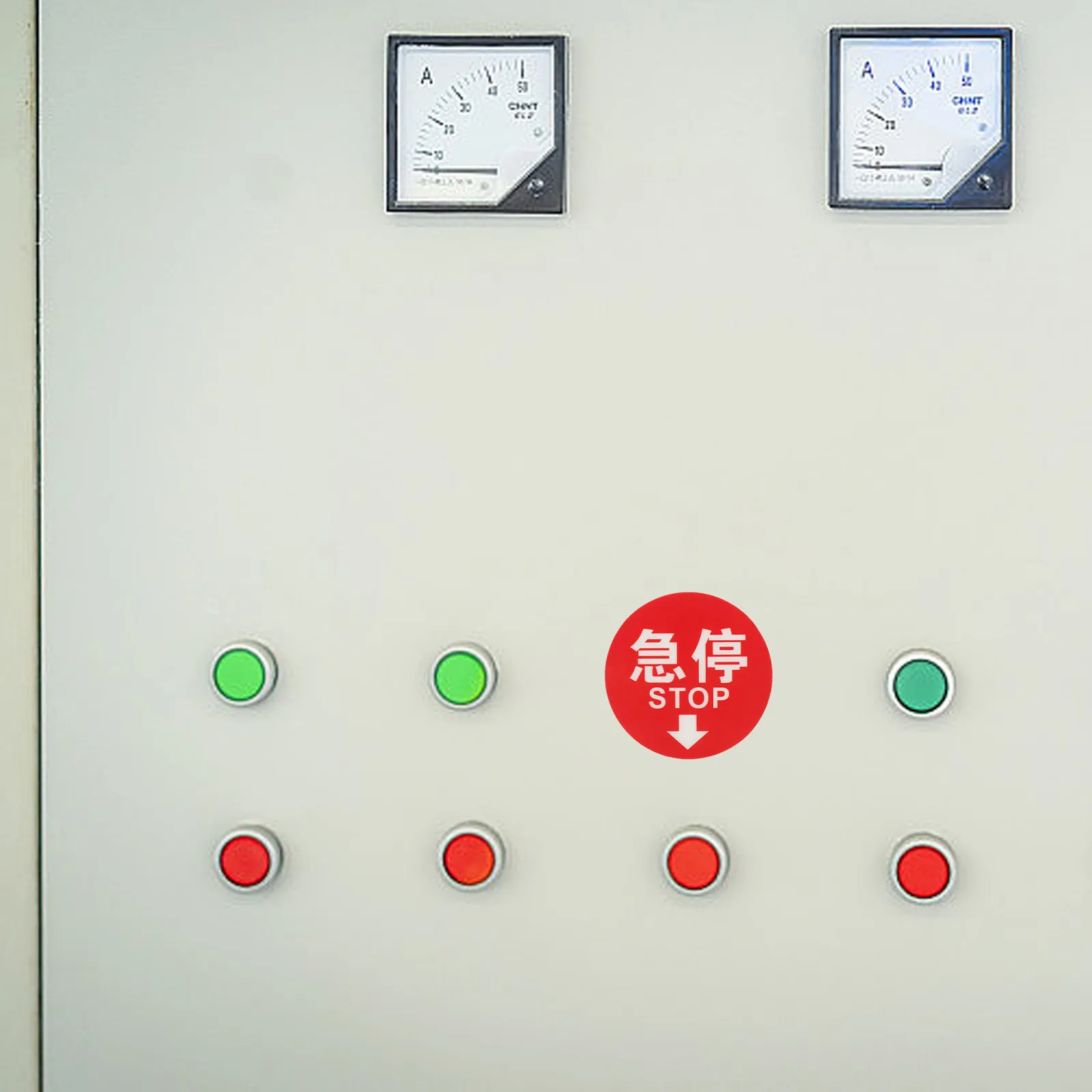 

5Pcs Directional Arrow Labels for Emergency Disconnect Switches - Rotational Indicator Stickers for Garage Traffic Signs and