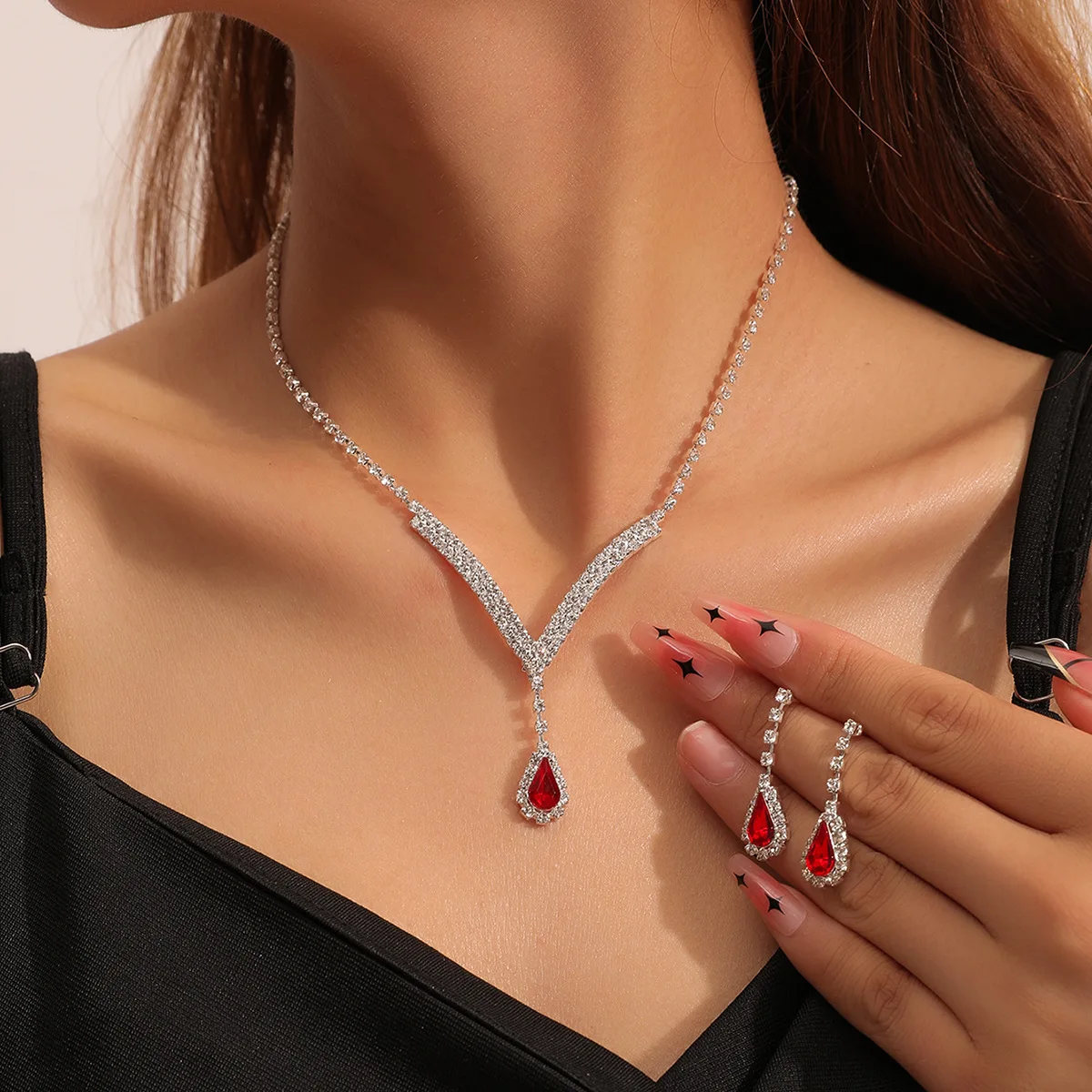 Super flash blue water drop pendant, earrings, necklace set, fashionable light luxury, high-end bridal wedding accessories