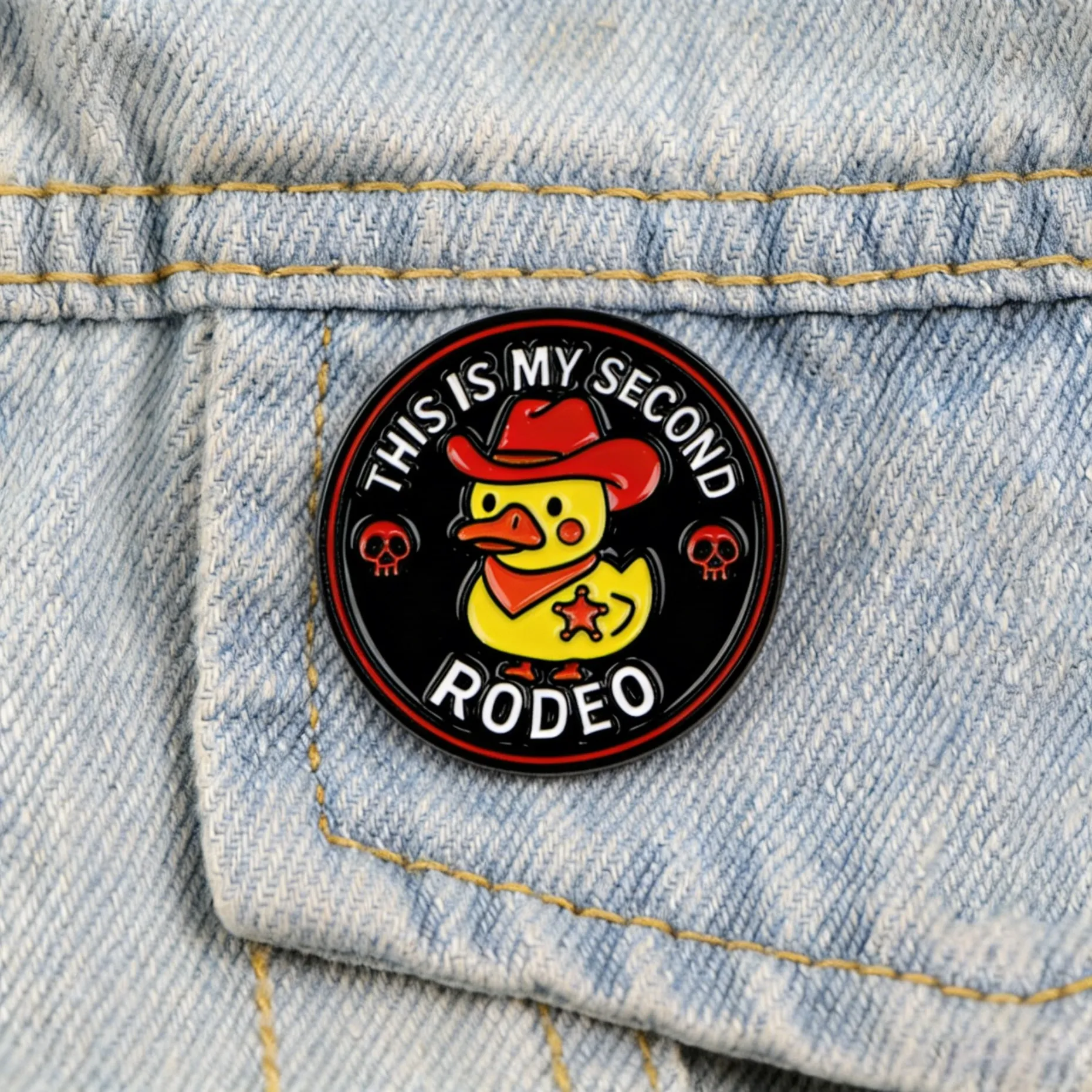 Niedliche Cowboy-Enten-Emaille-Anstecknadel „DIESE IST MEINE ZWEITE“ Brosche Cartoon-Reversnadel für Rucksäcke, Hüte, Jacken, lustiges Schmuckgeschenk