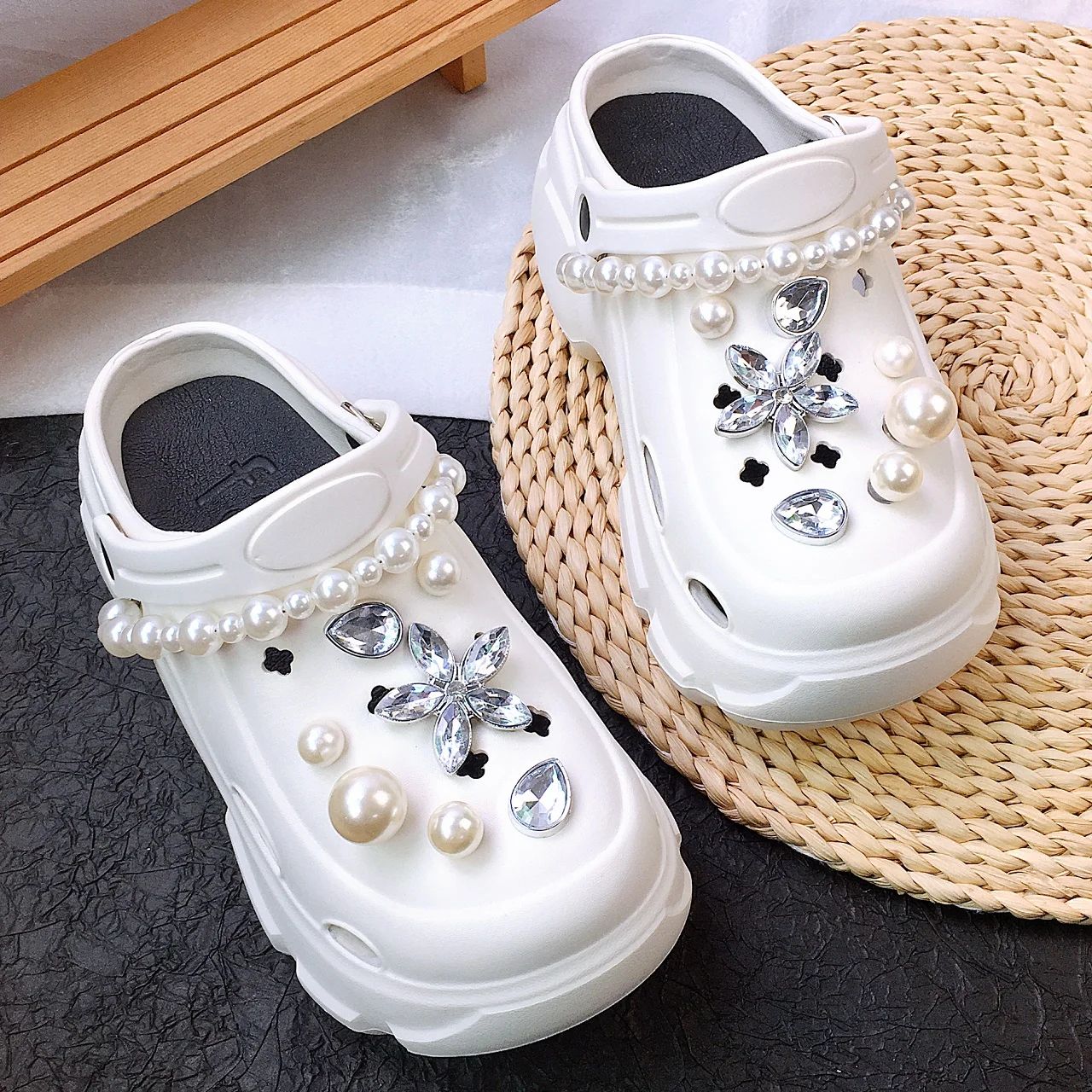 

New Shoe Accessories, 14/16Pcs Large Pearl Five-Leaf Flower Set and Other Exquisite Shoe Decoration Accessories, the Ornaments Can Be Used as Gifts to Give Away