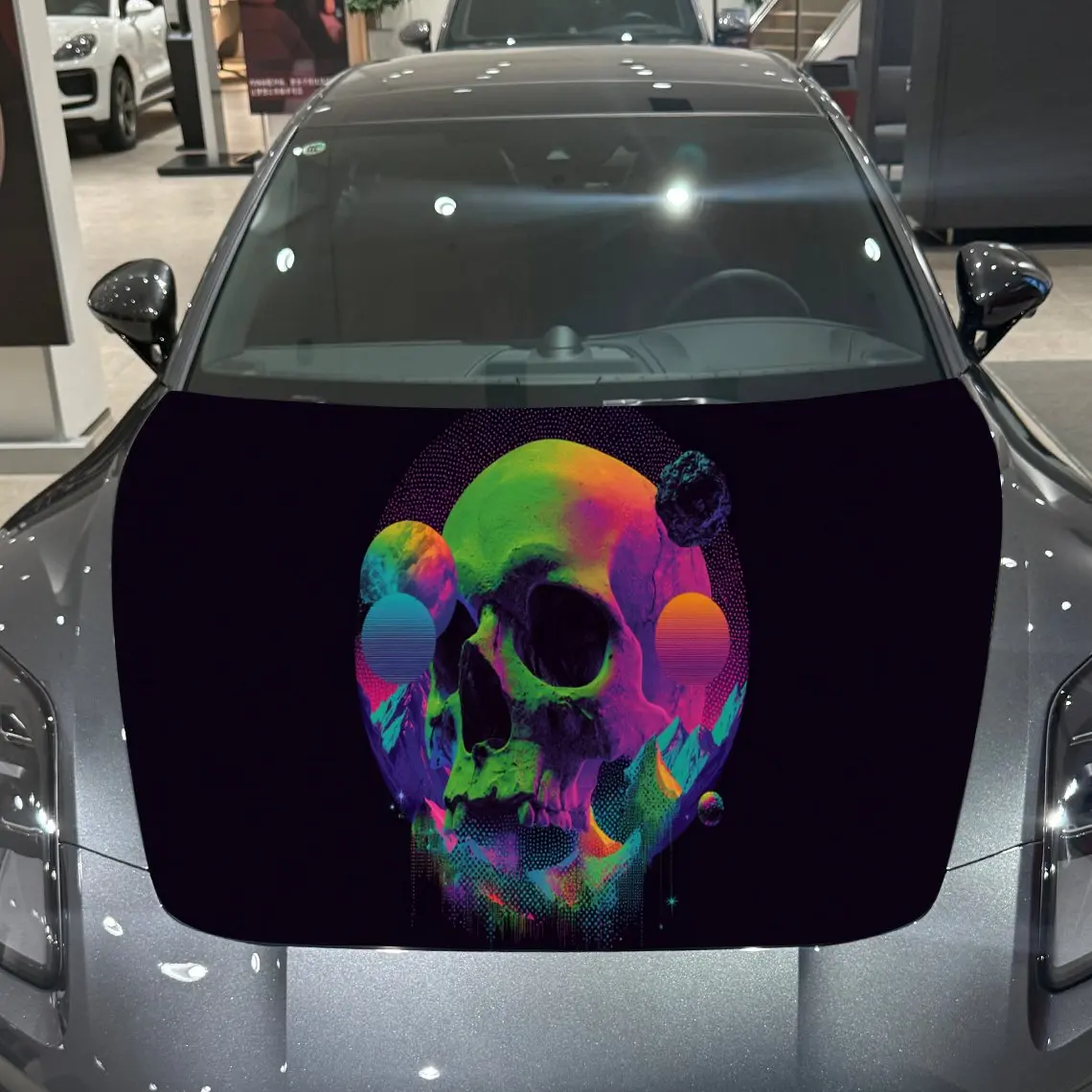 غطاء غطاء محرك السيارة على شكل جمجمة نيون كوزميك، ملصق غطاء محرك السيارة النابض بالحياة وكواكب جالاكسي والجبال، ملحق خارجي للسيارة الخيال العلمي، مقاوم للماء #4