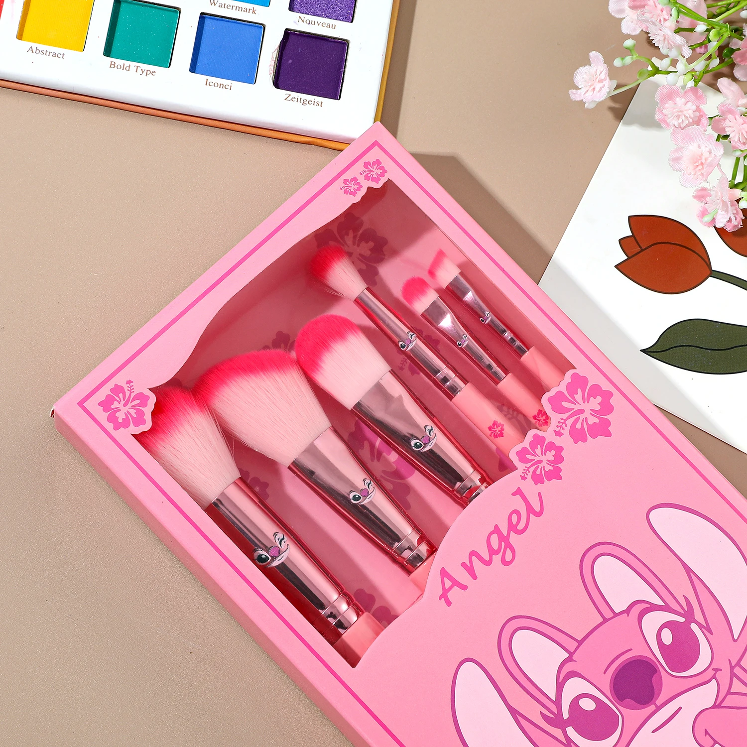 ピンクの漫画のかわいいステッチメイクアップブラシセット6本、木製メイクブラシアイシャドウブラシ、ギフトボックス包装、に最適です。