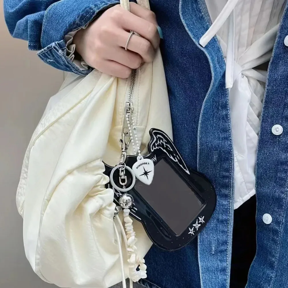 أسود بارد الغيتار البلاستيكية حامل بطاقة ل Kpop المعبود 3 بوصة Photocard حقيبة سلسلة مفاتيح سحر جوفاء عرض معرف حافلة بطاقة حالة الكورية نمط