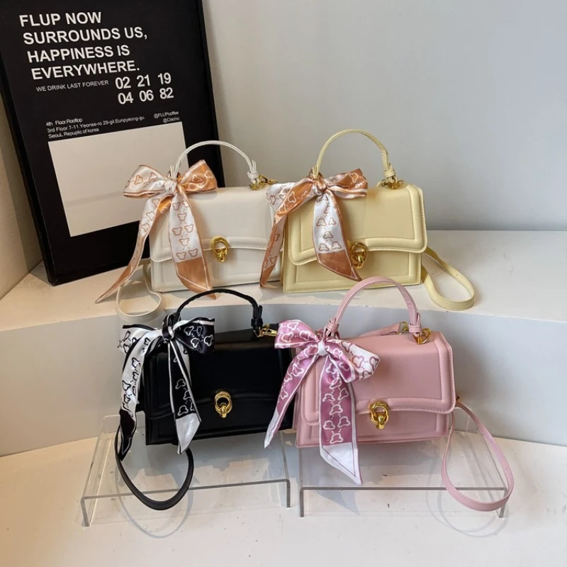 

Foreign Style Handbag Hand Carry Out White Bag Women 2026 New Crossbody Package Niche Fashion Messenger Pack Ins Versatile Bags