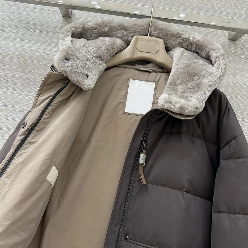 หมวกหนังขนสัตว์เย็บติดซับในไนลอนคุณภาพสูงสำหรับผู้หญิง เสื้อแจ็คเก็ตขนเป็ดความยาวปานกลาง เสื้อผ้าฤดูหนาว 25100425