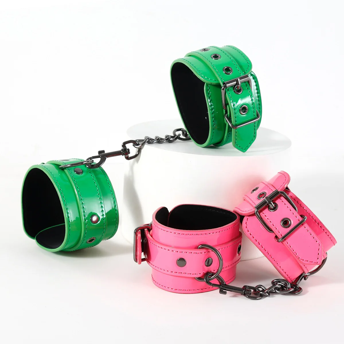 أصفاد عالية الجودة مثيرة معدنية قابلة للتعديل بولي Leather قيود جلدية المثيرة زوجات الكفة ألعاب جنسية للأزواج ألعاب الكبار لوازم