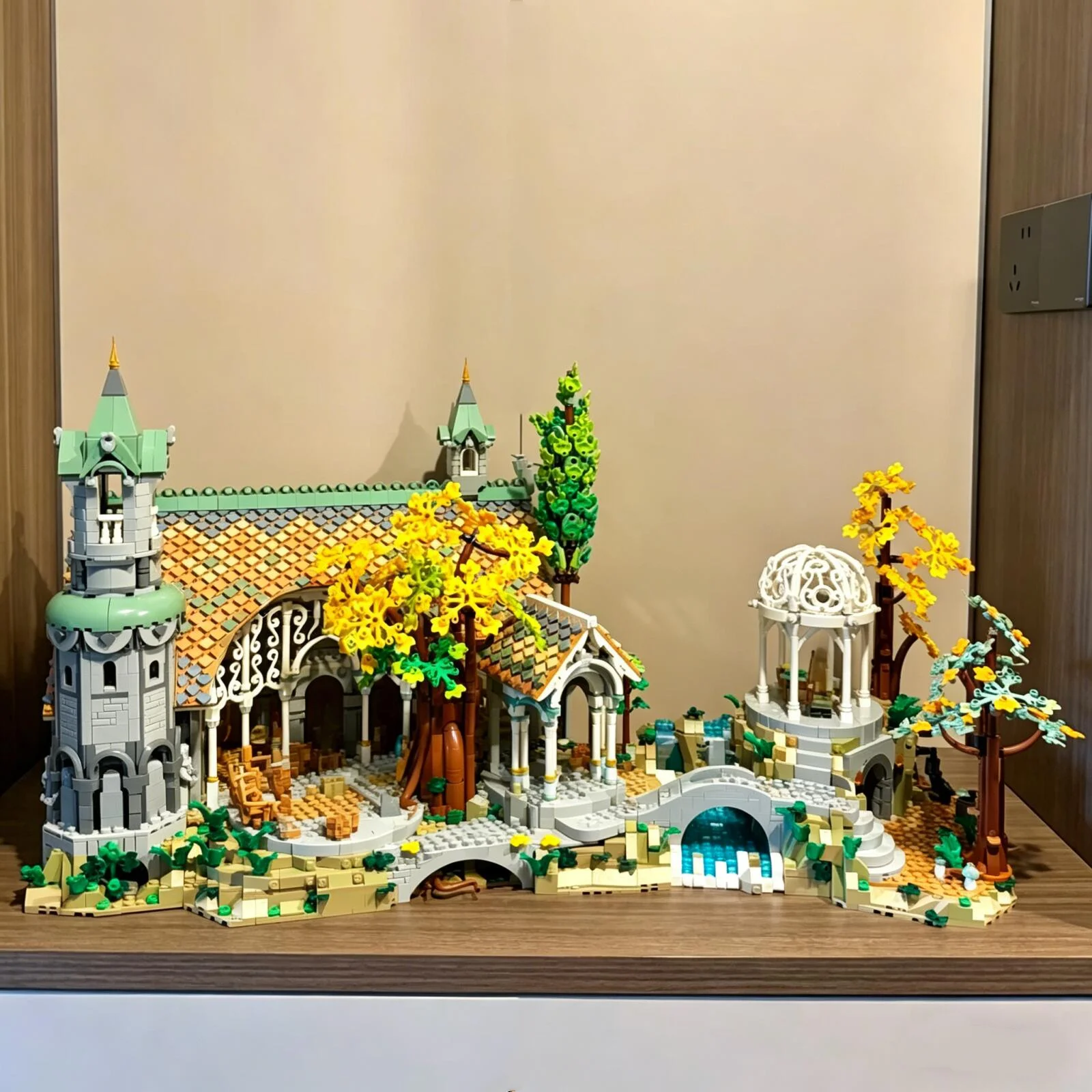 

2026 Popular 6167pcs Film Elven Sanctuary Mystical Rings Valley Street View 10316 Building Blocks Manor Model Toy Birthday Gift