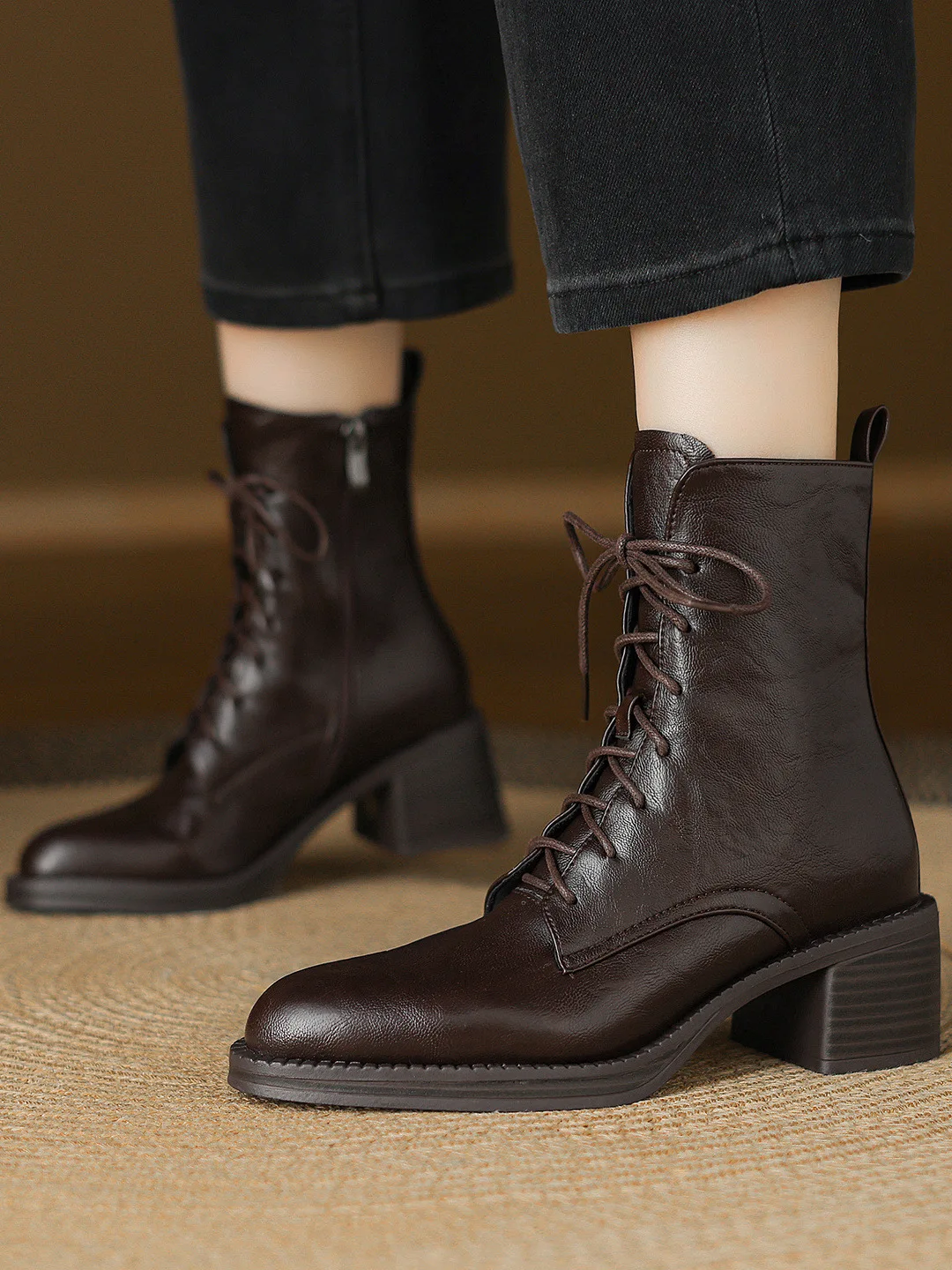 

Осенне-зимние женские ботинки с острым носком на толстом каблуке, на шнуровке, короткие, на флисе, с боковой молнией, на высоком каблуке, большие размеры 41-43