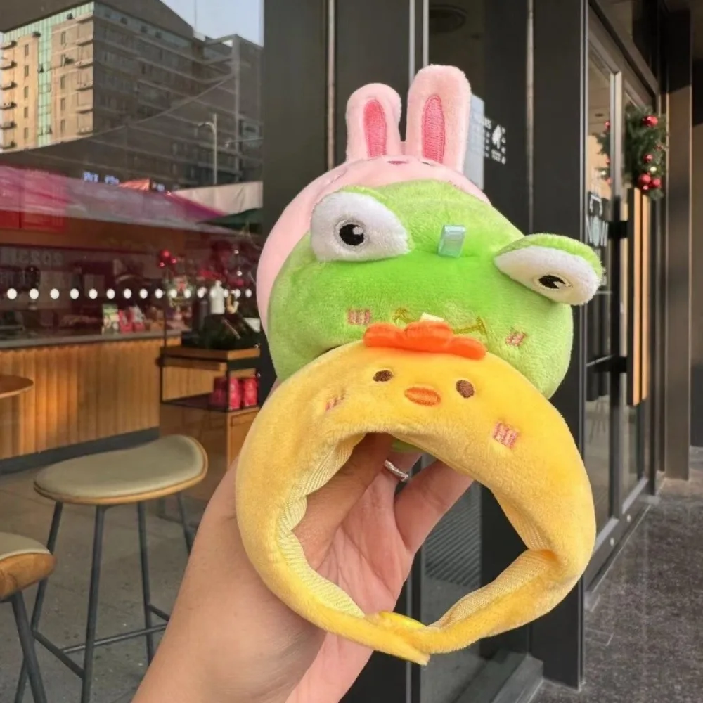 Cute Capybara Key Chain with Bee Rabbit Frog Bear Hat Cartoon CapIbara Keychain Bag Accessories Plush Animals Toy Birthday Gift