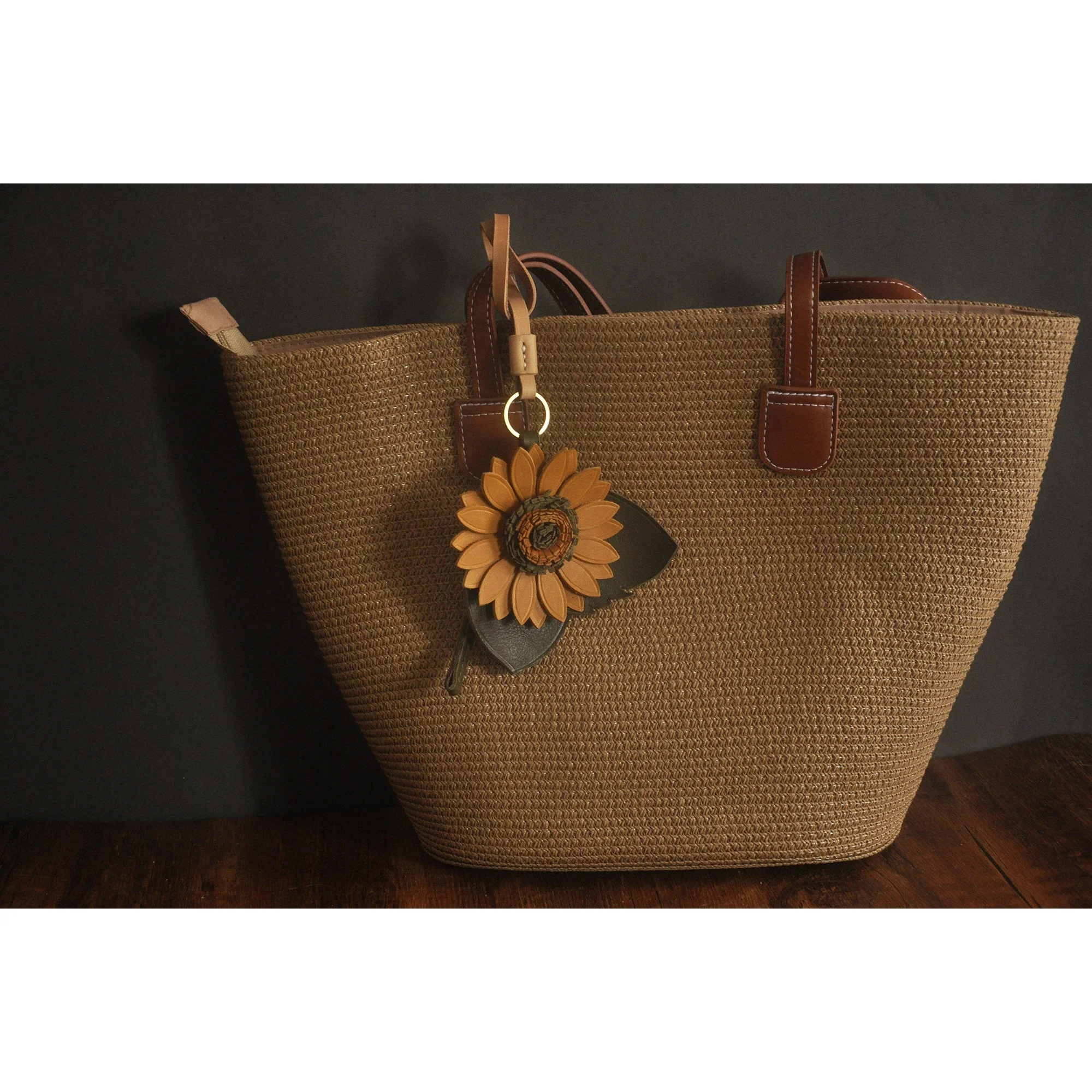 Leather Vegetable Tanned Sunflower Simple Creative Versatile Three-dimensional Flower Pure Handmade Cowhide Bag Hanging Key Ring