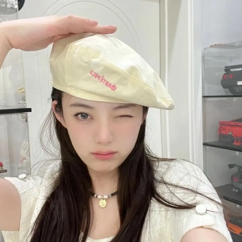 قبعة بيريه متباينة على الطراز الياباني على الوجهين، رفيعة ومتعددة الاستخدامات ومطرزة بحروف، قبعة فنية على طراز الكلية الطازجة