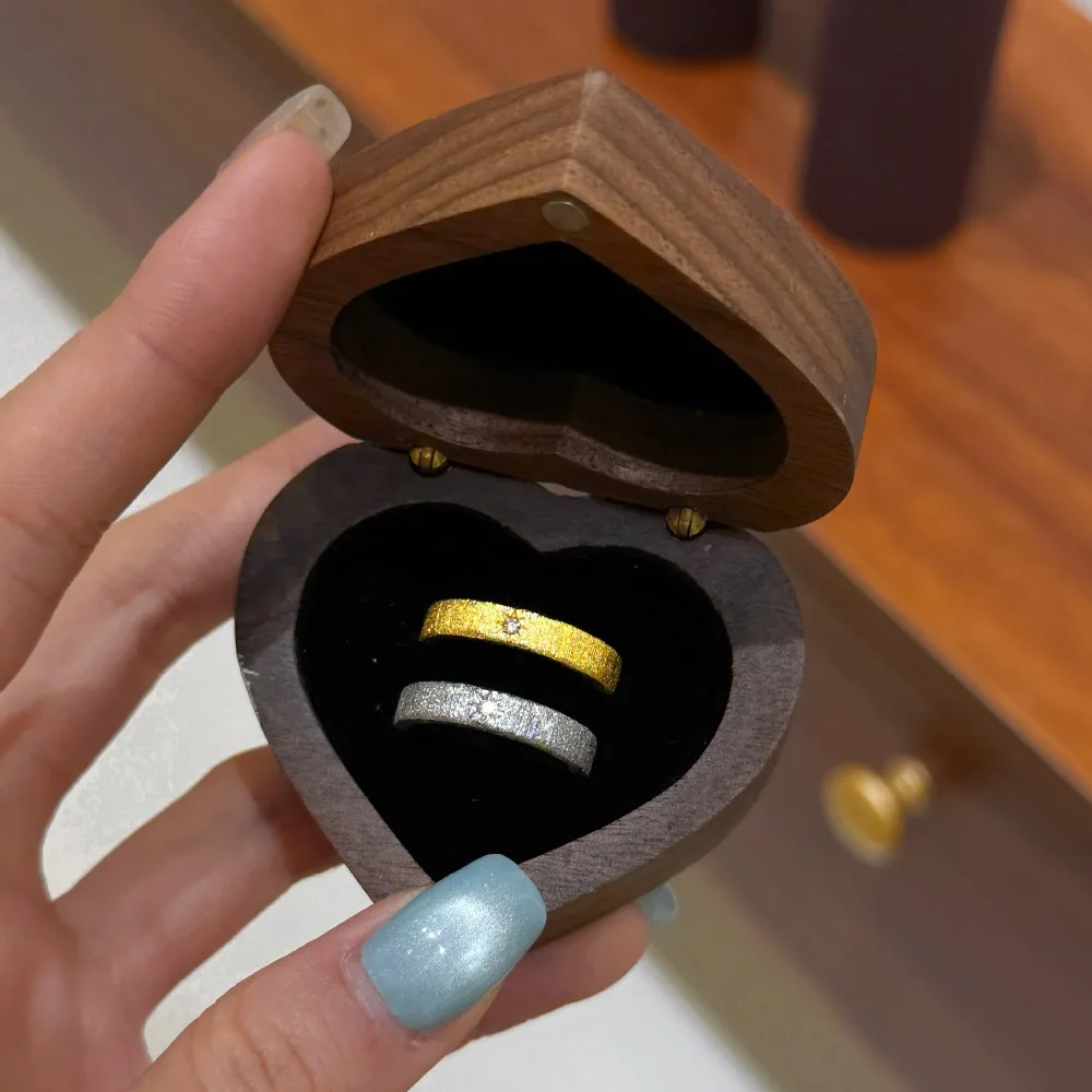 

1/2 Slots Heart Rings Holder Anti-collision Wedding Walnut Wood Rings Box Storage Proposal Rings Bearer Box Marriage Anniversary