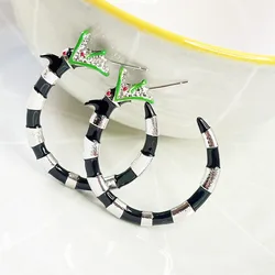 Niche Design Creative Gothic Style Exaggerated Black White Snake Earrings Ladies Halloween Round Earring Party Charm Jewelry