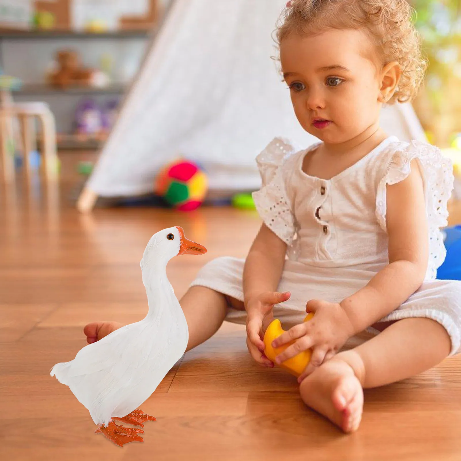 White Goose Garden Statue Realistic Lifelike Animal Ornament for Lawn Courtyard Porch Outdoor Decor Classroom Learning Photo