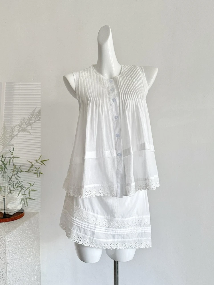 

Простой однотонный плиссированный топ без рукавов в корейском стиле с круглым вырезом + кружевная юбка с высокой талией и вышивкой, комплект из двух предметов