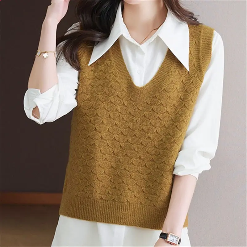 

2024 New Spring Autumn Women Short Knitted Waistcoat Female V-neck Loose Sweaters Vest Ladies Middle-aged Sleeveless Tops Y188