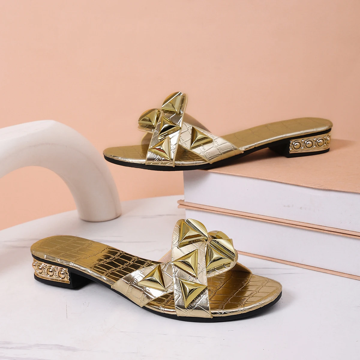 Summer Women Shoes Ladies Flip Flops Designer Outside Female Slippers Summer New Luxury Sandals Fashion Walking Open Toe Slides